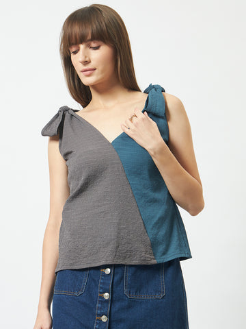 Trend Arrest Tie-Up V-Neck Top