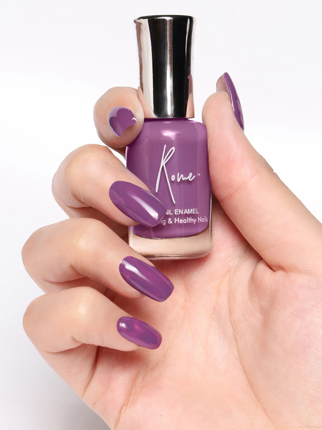 12,600+ Violet Nails Stock Photos, Pictures & Royalty-Free Images - iStock  | Purple nails, Green nails, Pink nails